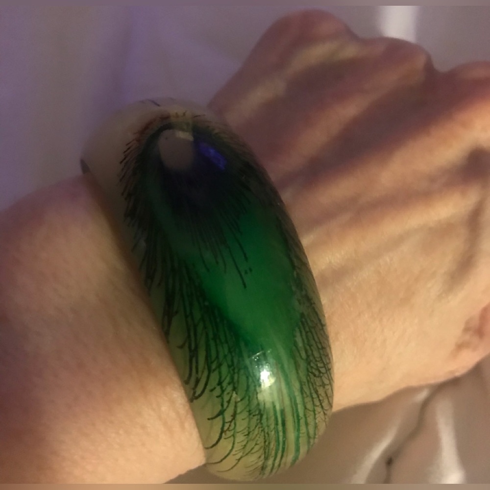 PEACOCK LUCITE BANGLE BRACELET